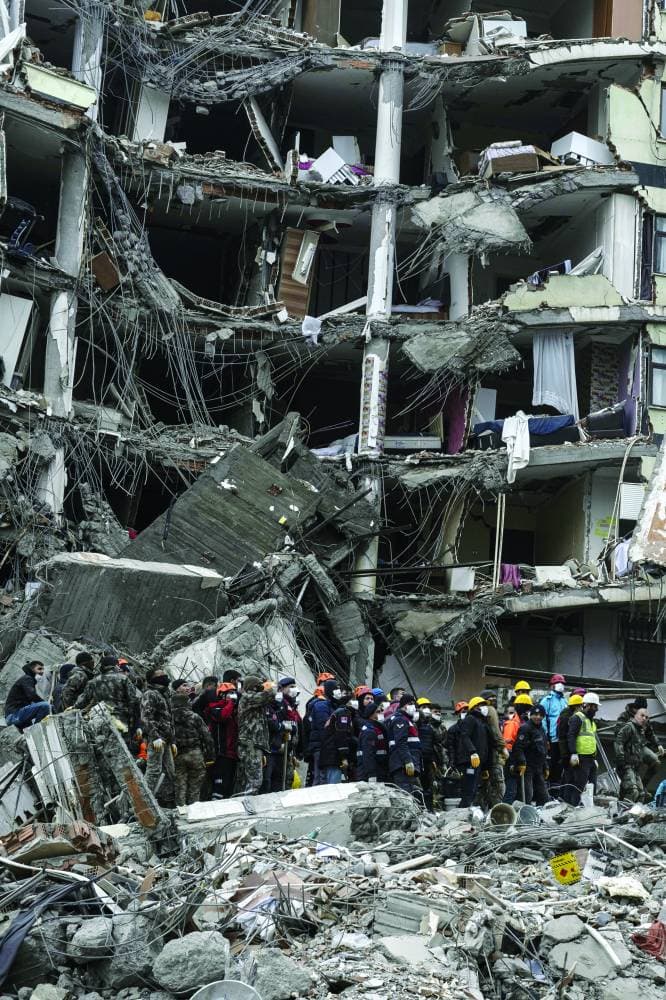 مؤسسة دبي لصناعات الطيران تعين بنوكا بشأن ثاني بيع لسندات دولارية في 2021