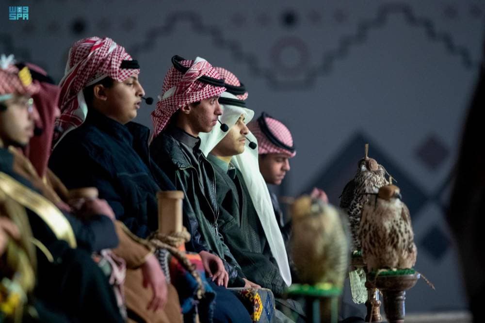 انطلقت أمس فعاليات مهرجان الصقور في منطقة الحدود الشمالية وتستمر خمسة أيام، بمشاركة مالكي الصقور من داخل المملكة ودول الخليج. "واس"