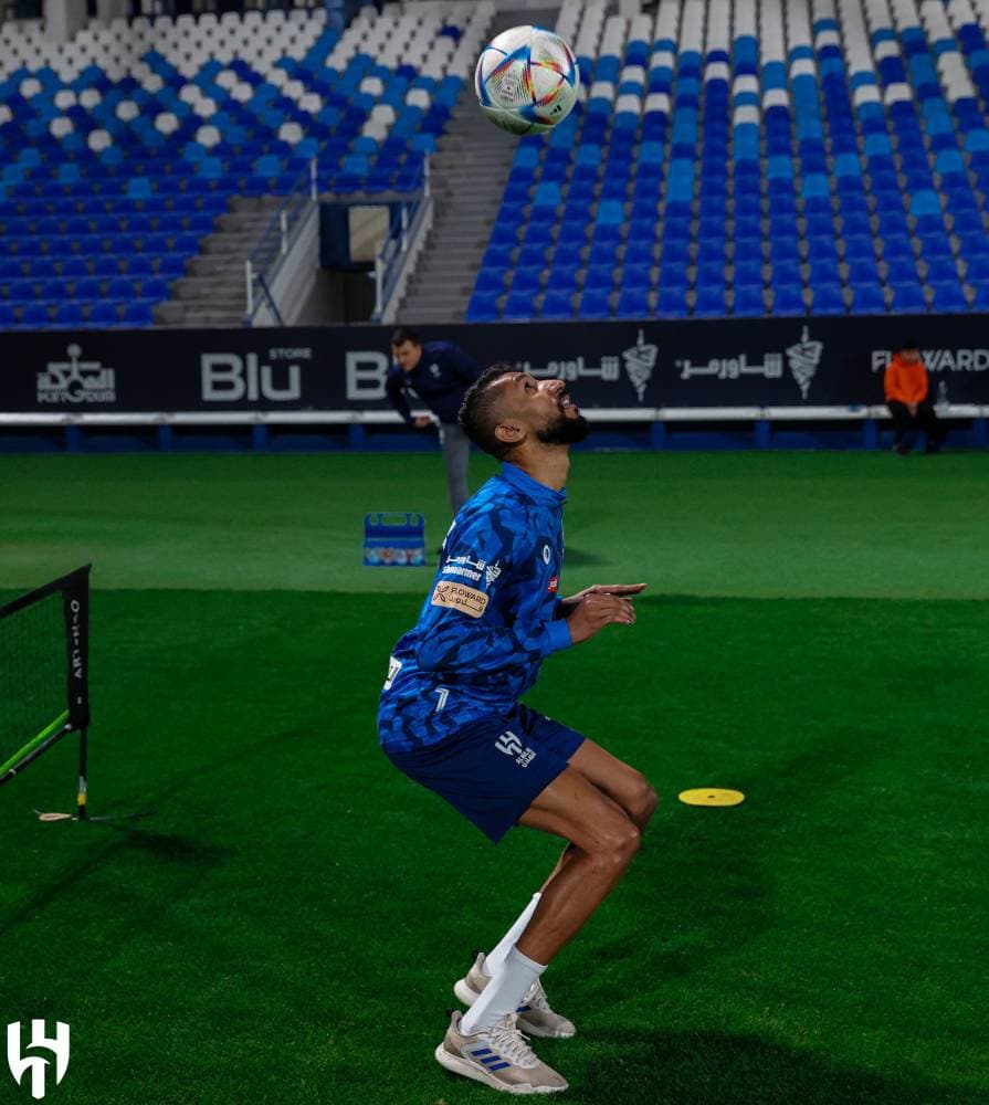 الفرج خلال تدريب الهلال أمس. مركز الهلال الإعلامي