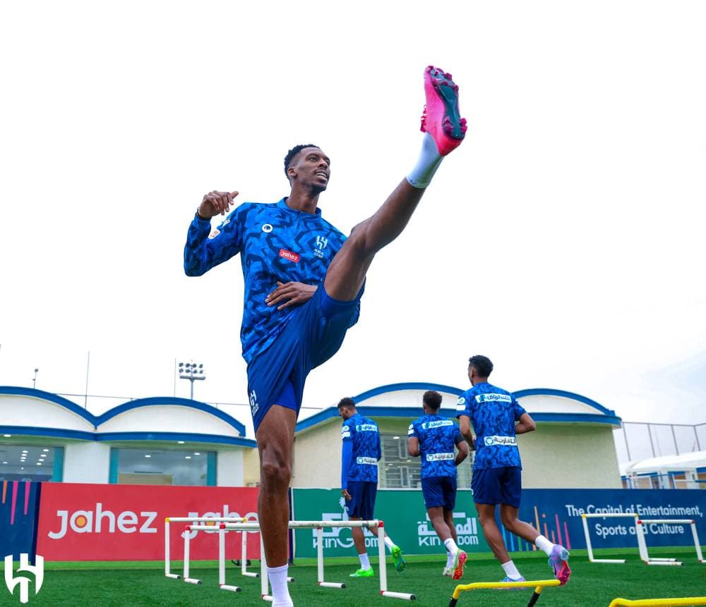 كنو خلال تدريب الهلال أمس. مركز الهلال الإعلامي