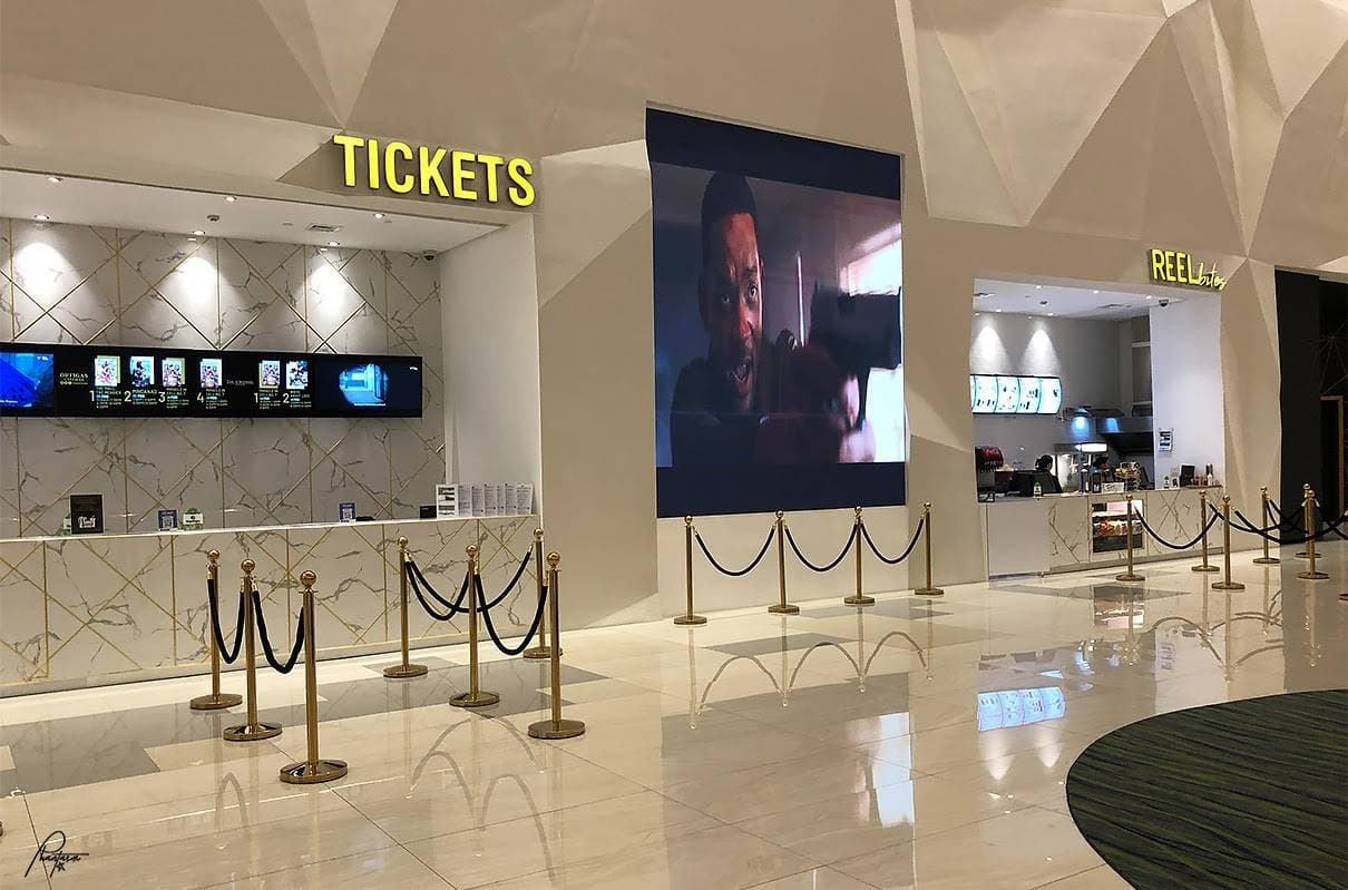 صيف مزدهر أمام شبابيك دور السينما