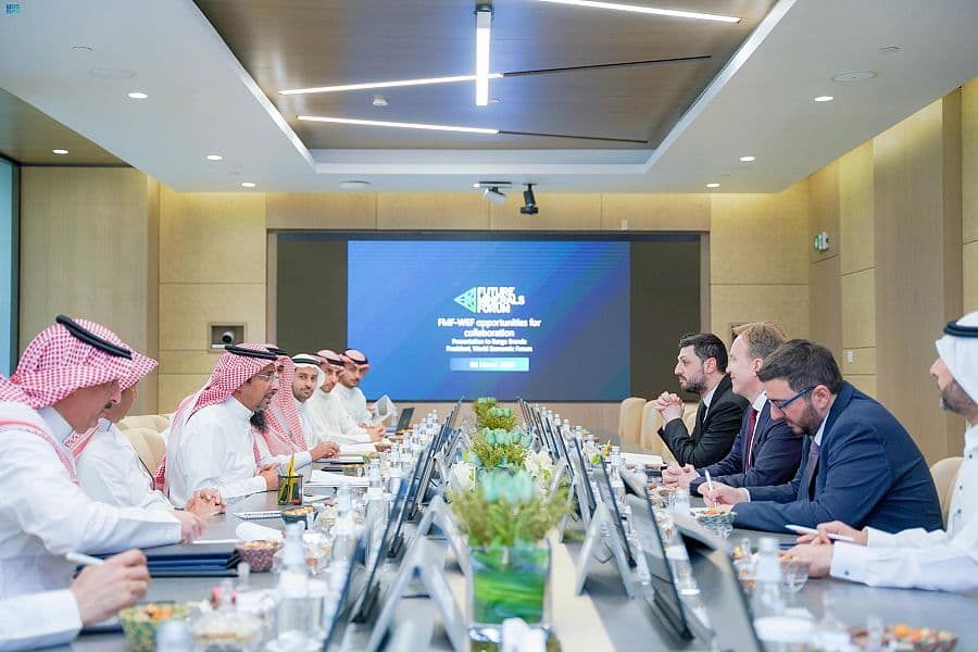 السعودية تبحث تعزيز الشراكة ومستجدات الاقتصاد مع رئيس المنتدى الاقتصادي العالمي