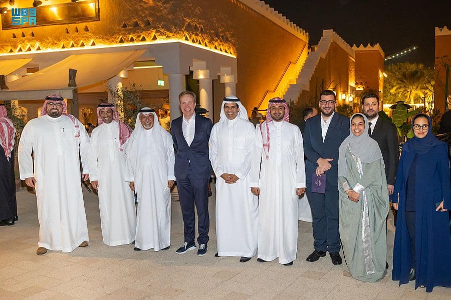 السعودية تبحث تعزيز الشراكة ومستجدات الاقتصاد مع رئيس المنتدى الاقتصادي العالمي