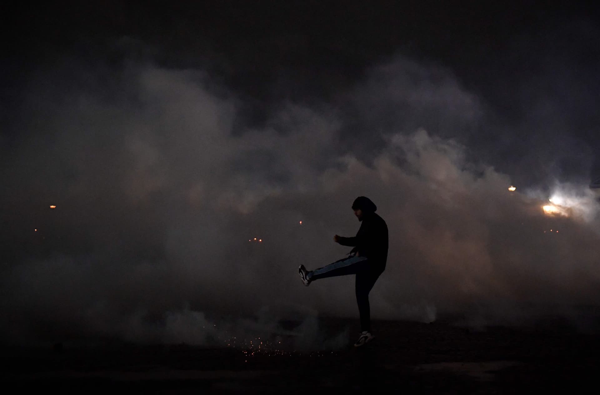 بعد تمرير قانون إصلاح نظام التقاعد دون تصويت .. الحكومة الفرنسية تواجه حجب الثقة