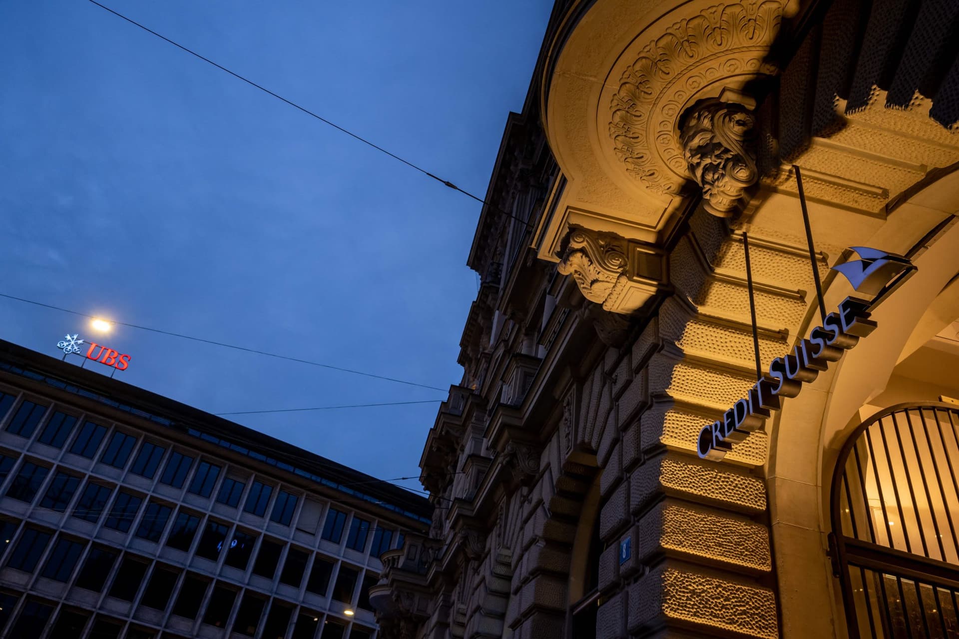 كريدي سويس يبحث عن طرق لطمأنة المستثمرين قبل فتح الأسواق الإثنين