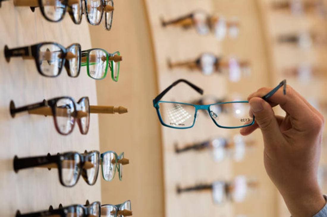 بدء سريان توطين 50 % من مهن قطاع البصريات في المملكة