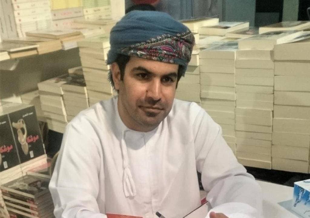 الروائي العماني محمد العجمي.