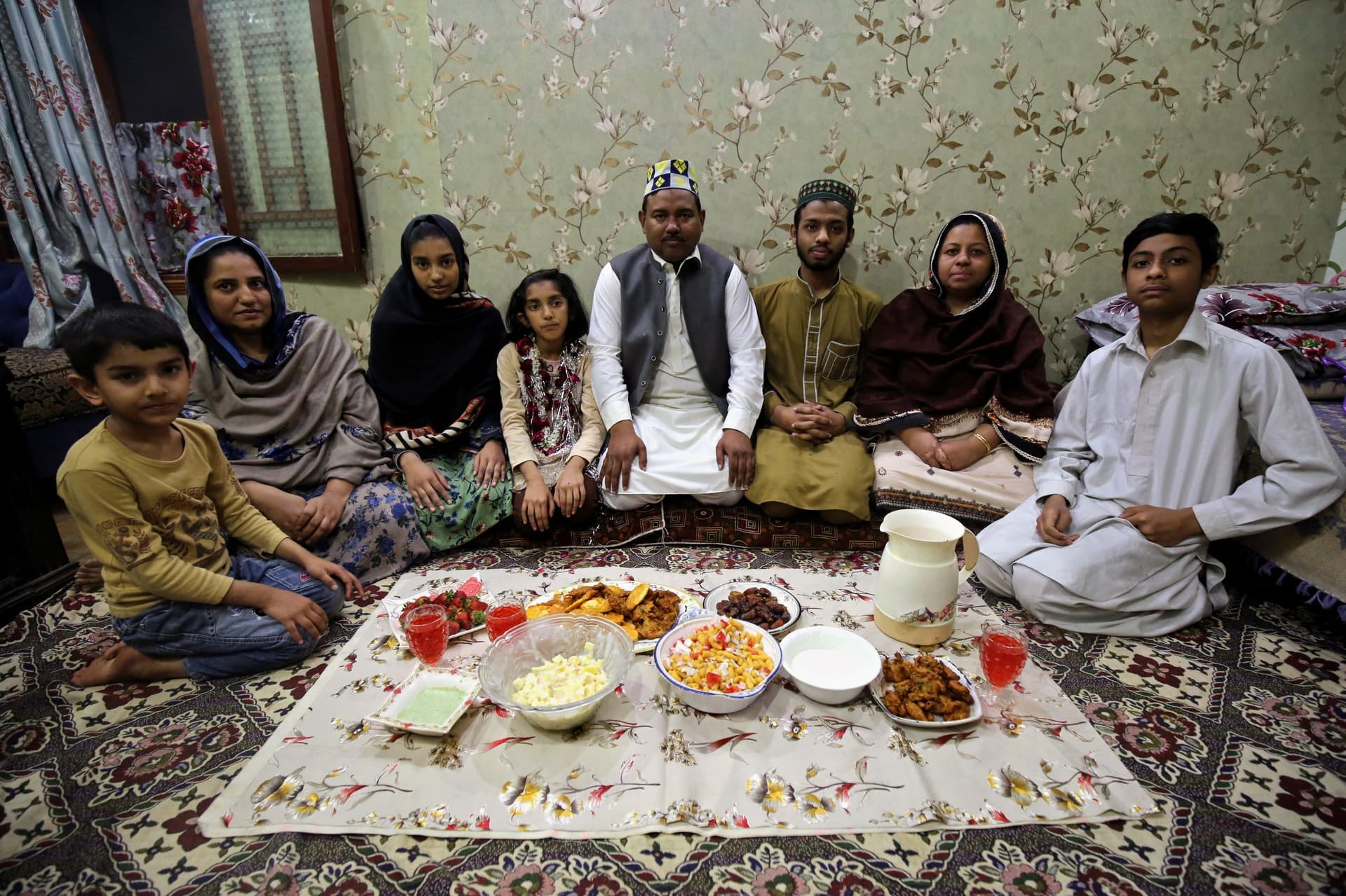 موائد إفطار رمضان حول العالم بنكهات مختلفة