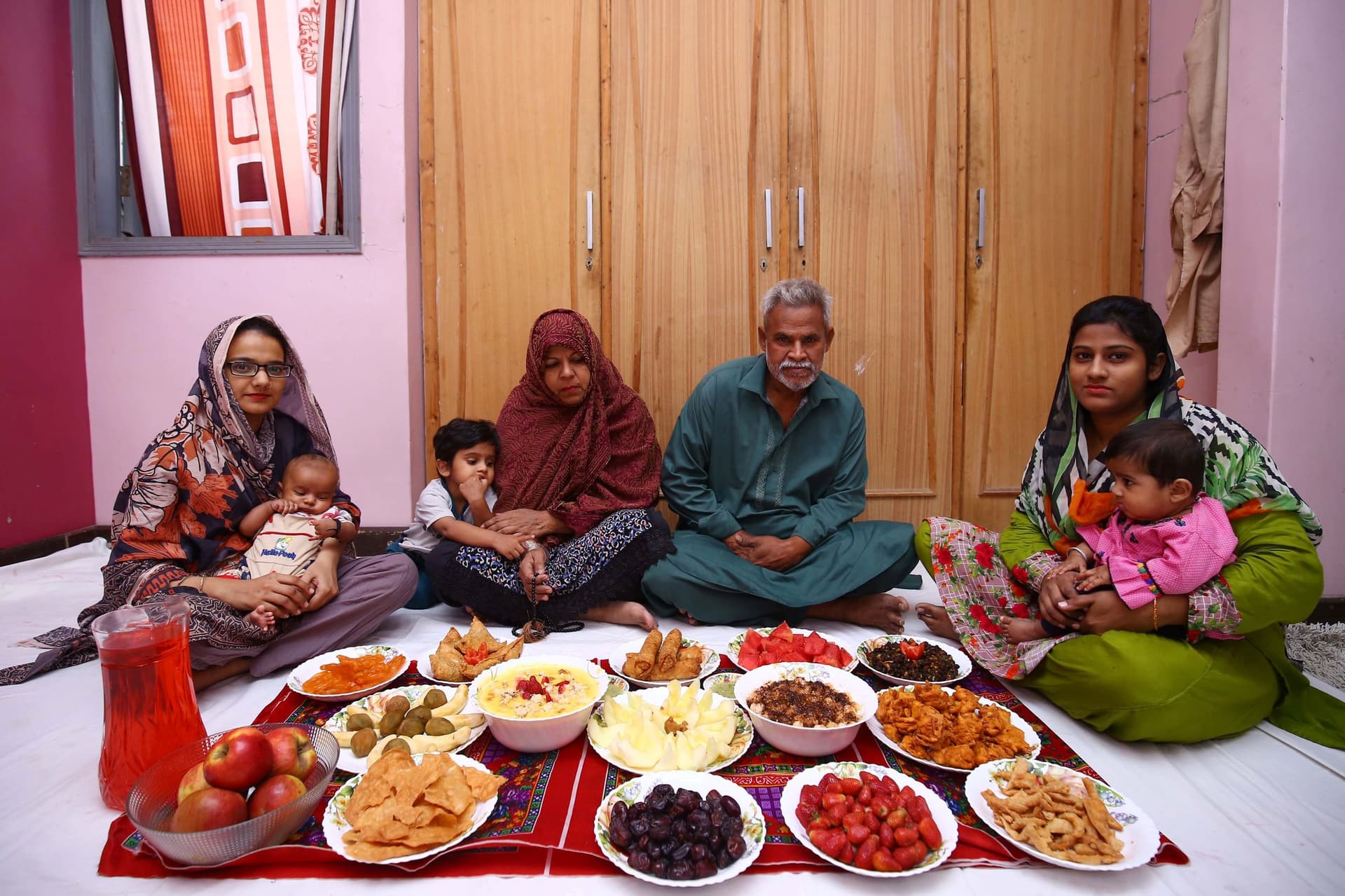 موائد إفطار رمضان حول العالم بنكهات مختلفة