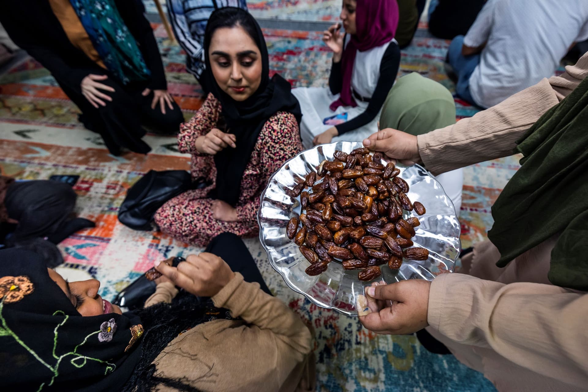 موائد إفطار رمضان حول العالم بنكهات مختلفة
