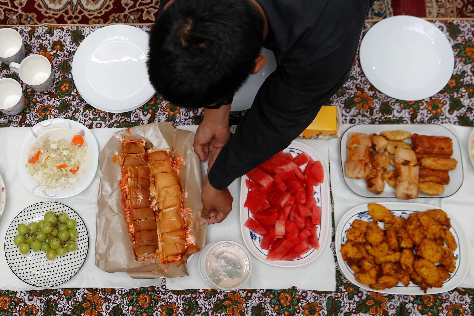 موائد إفطار رمضان حول العالم بنكهات مختلفة