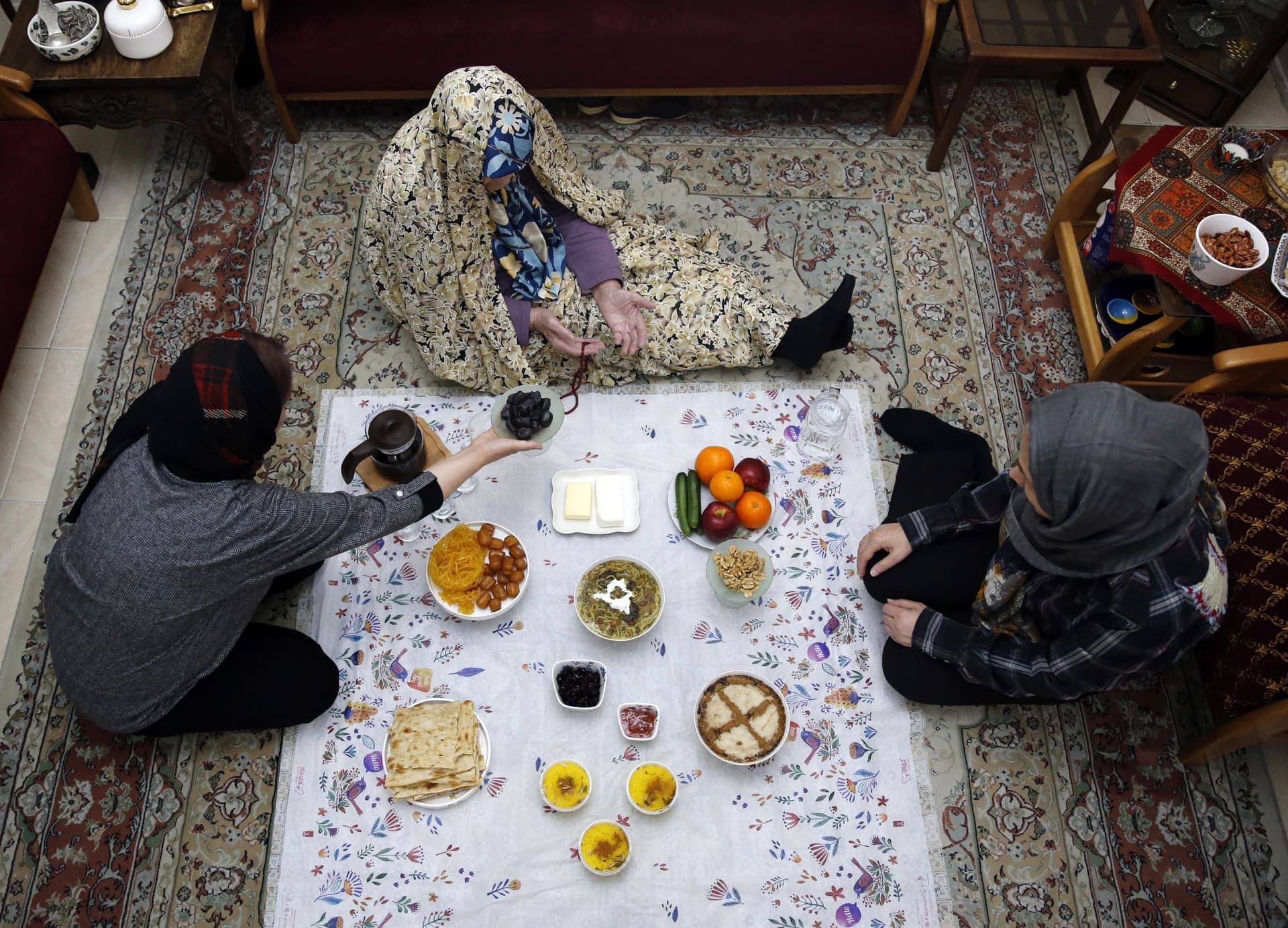 موائد إفطار رمضان حول العالم بنكهات مختلفة