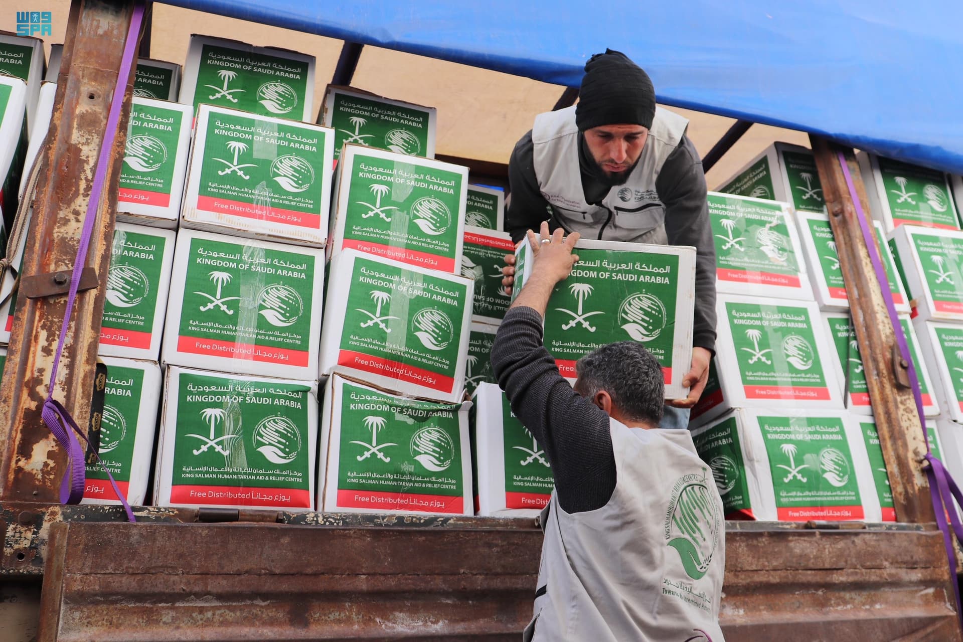  مساعدات سعودية إغاثية في إدلب .. وتقديم سلال غذائية في غانا ومقدونيا ومأرب