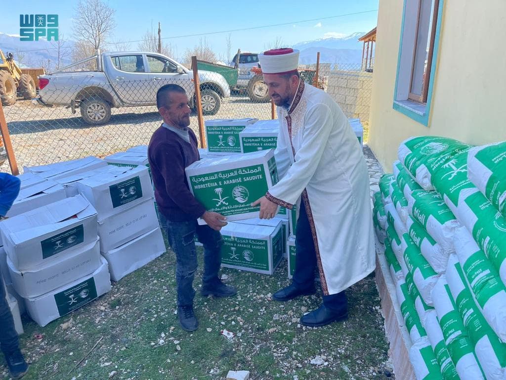  مساعدات سعودية إغاثية في إدلب .. وتقديم سلال غذائية في غانا ومقدونيا ومأرب