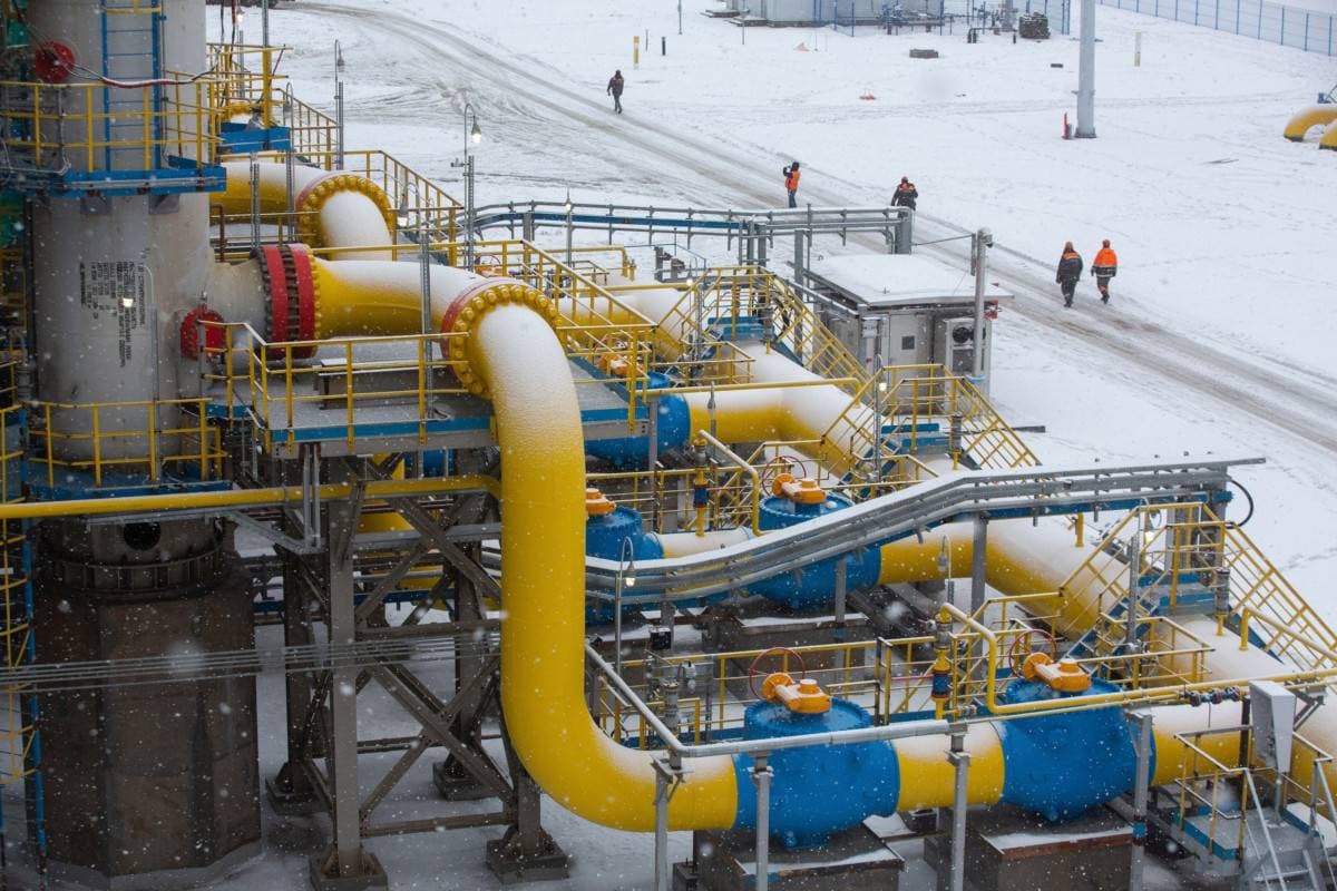 رغم ضعف معنويات الأسواق .. النفط ينهي الأسبوع بمكاسب 1.9 %