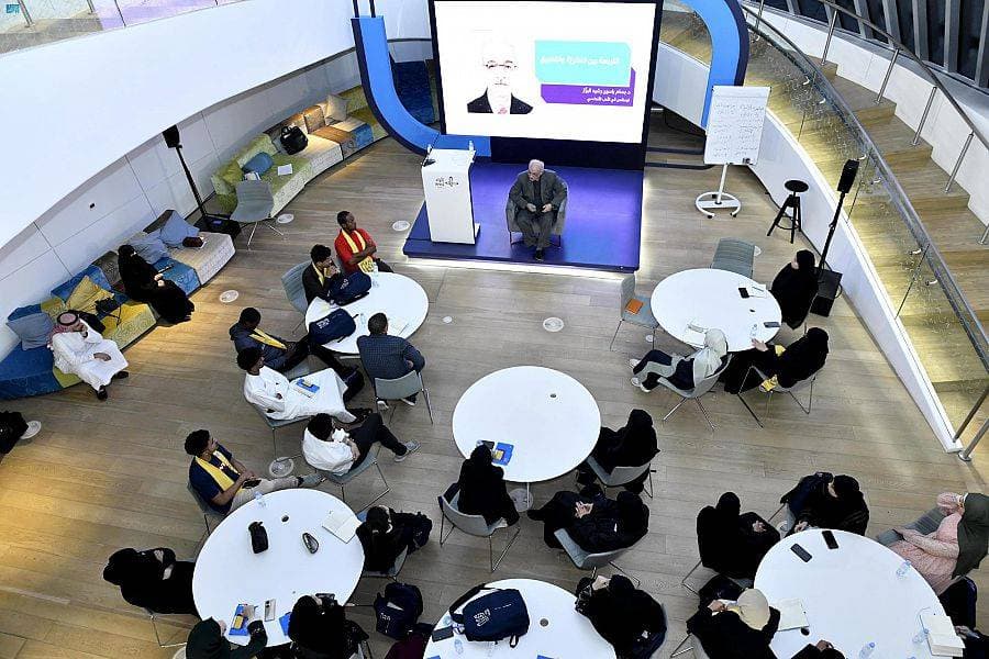 الملتقى ينظمه مركز الملك عبدالعزيز الثقافي العالمي.