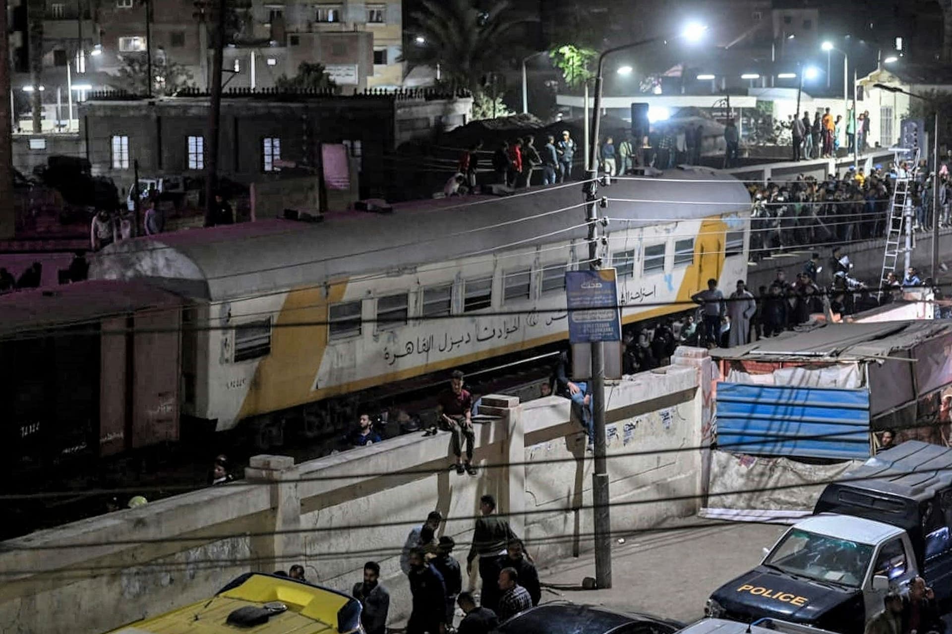 قتيل و18 مصابا إثر انحراف قطار عن القضبان بشمال مصر