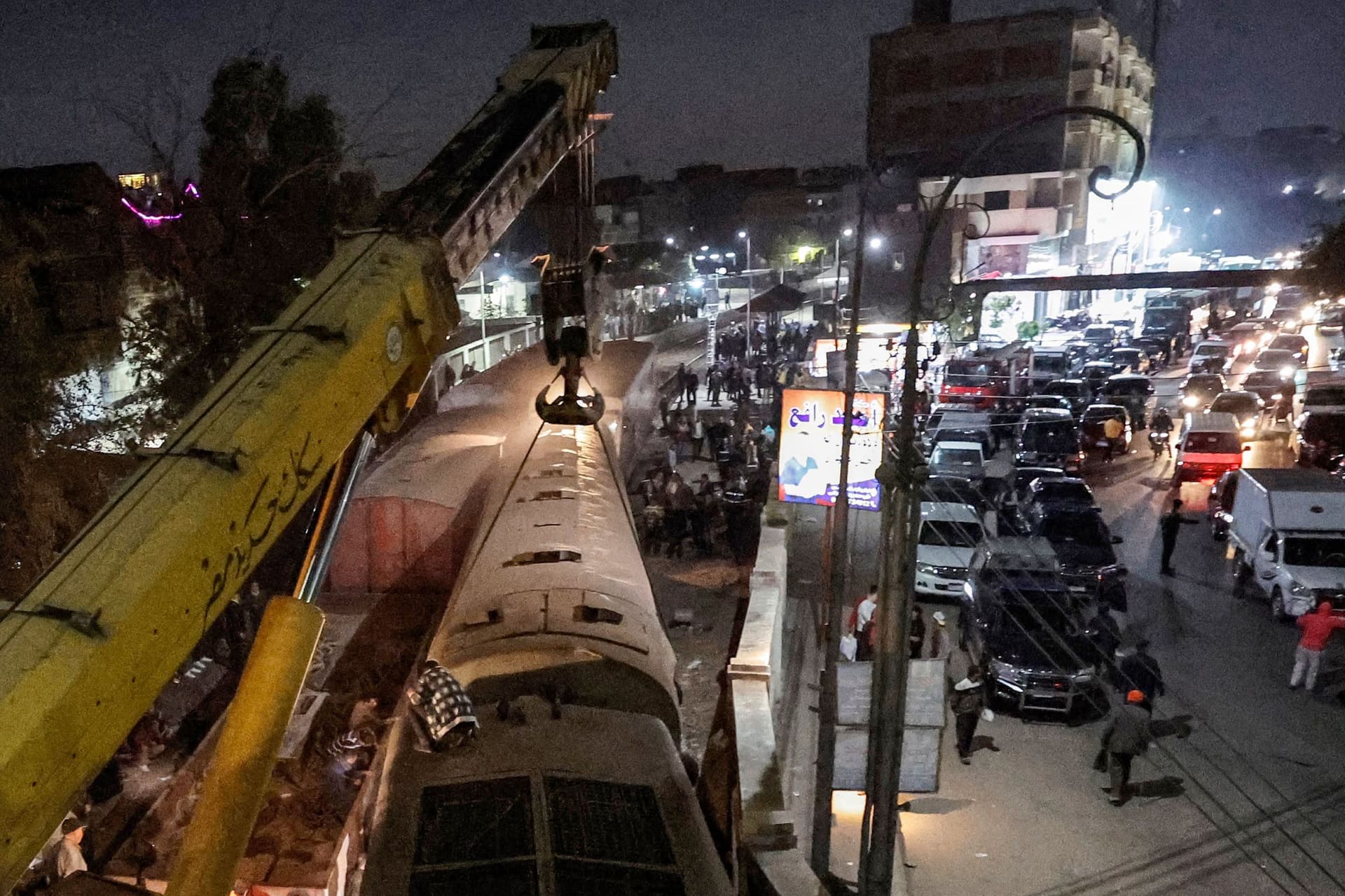 قتيل و18 مصابا إثر انحراف قطار عن القضبان بشمال مصر