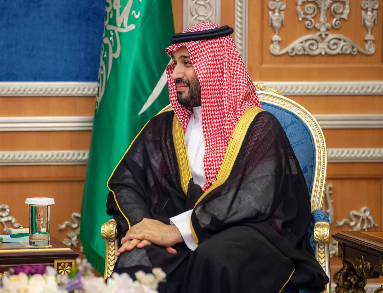 ولي العهد يستعرض مع رئيس مجلس القيادة الرئاسي اليمني مستجدات الأوضاع على الساحة اليمنية