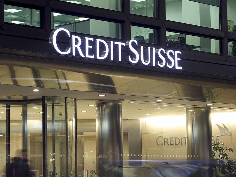 رئيس كومرتس بنك : استحواذ "يو.بي.إس" على "كريدي سويس" يوفر فرصا جديدة