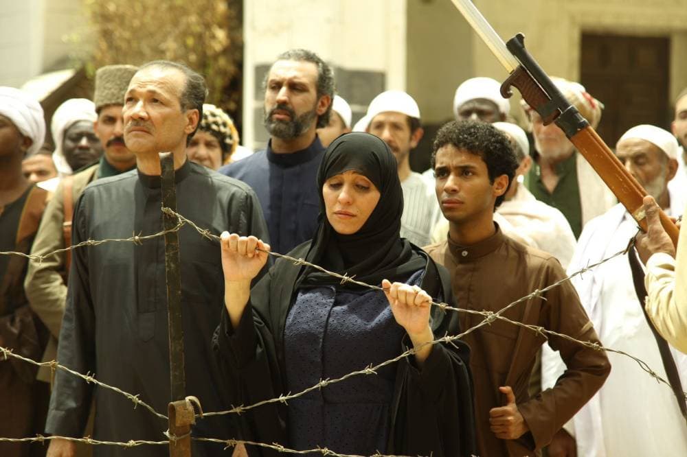 مشهد من العمل.