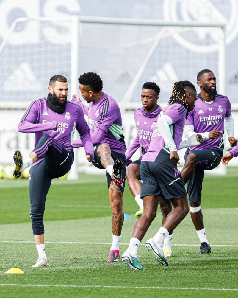 لاعبو ريال مدريد في تدريبهم قبل لقاء بلد الوليد.