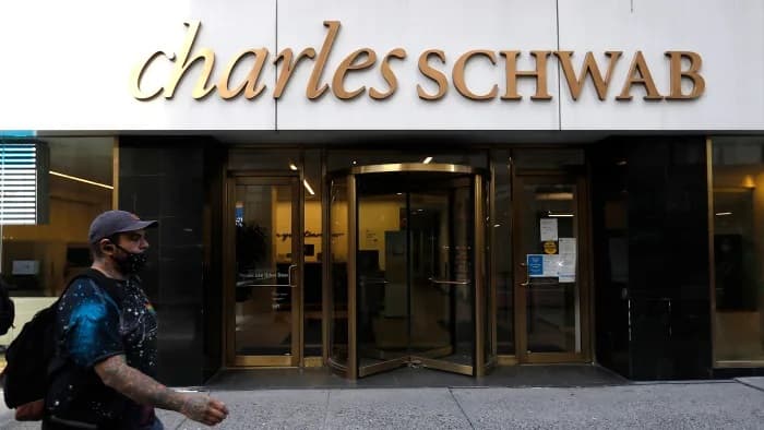 عملاق الوساطة "تشارلز شواب" يقترب من أسوأ أداء شهري .. فقد 47 مليار دولار من قيمته السوقية