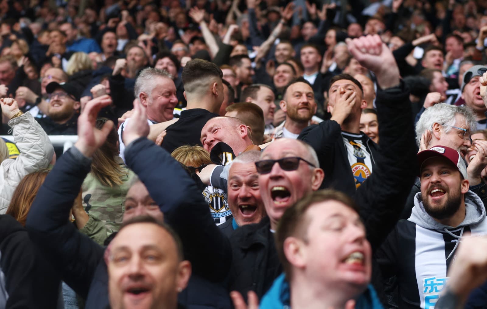 نيوكاسل يلقن توتنهام درسا قاسيا ويسحقه 6-1