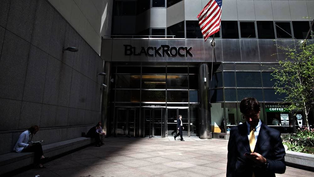 بلاك روك، أكبر شركة لإدارة الأصول، حذرت من  استراتيجية 60/40 التي ظلت حجر الزاوية لعديد من مديري الأصول لأكثر من 30 عاما، لن تعود على المستثمرين بفائدة على المدى الطويل.