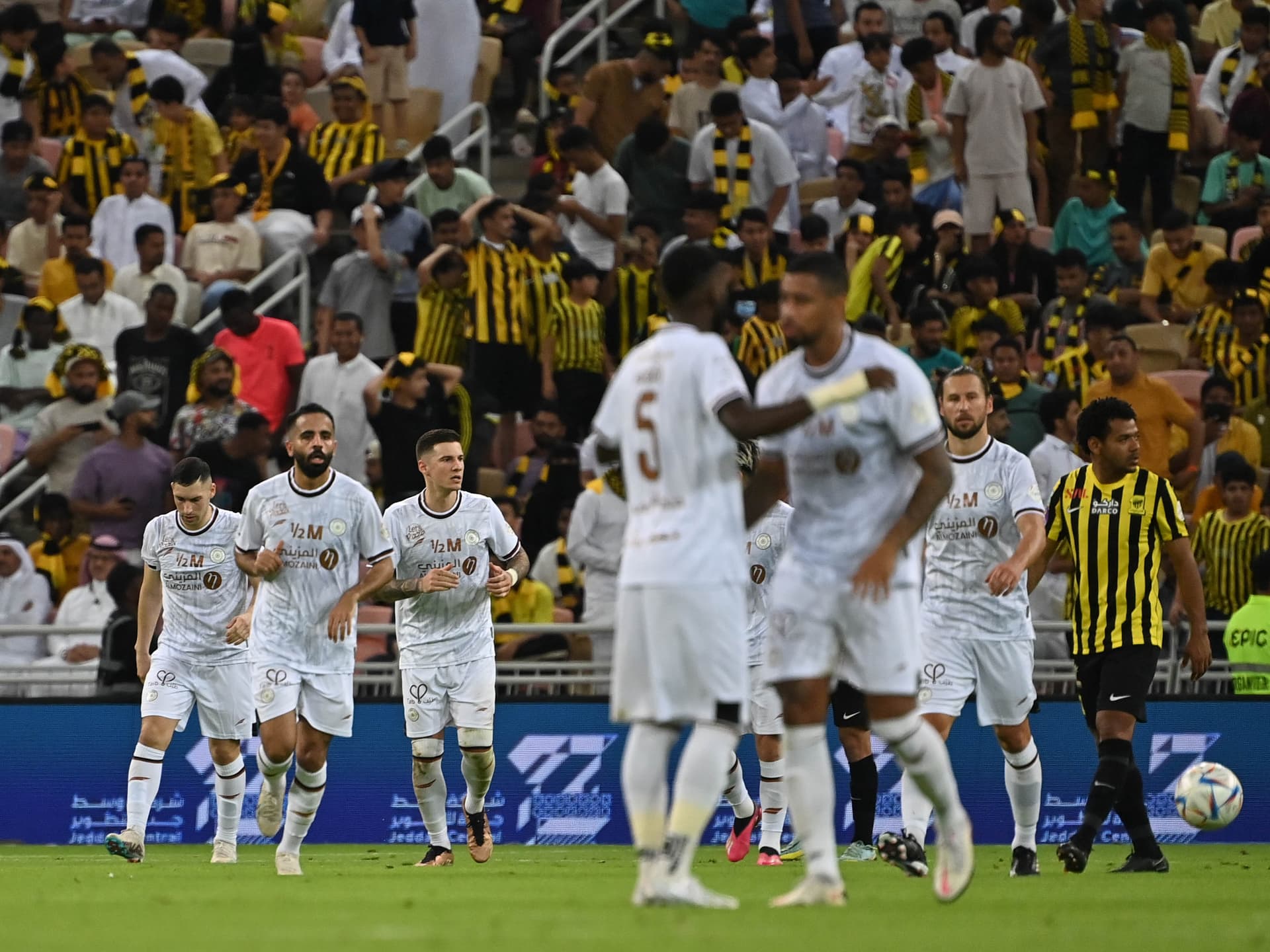 مباراة مثيرة بـ 4 ركلات جزاء .. الاتحاد يتغلب على الشباب 2-1 ويعزز صدارته