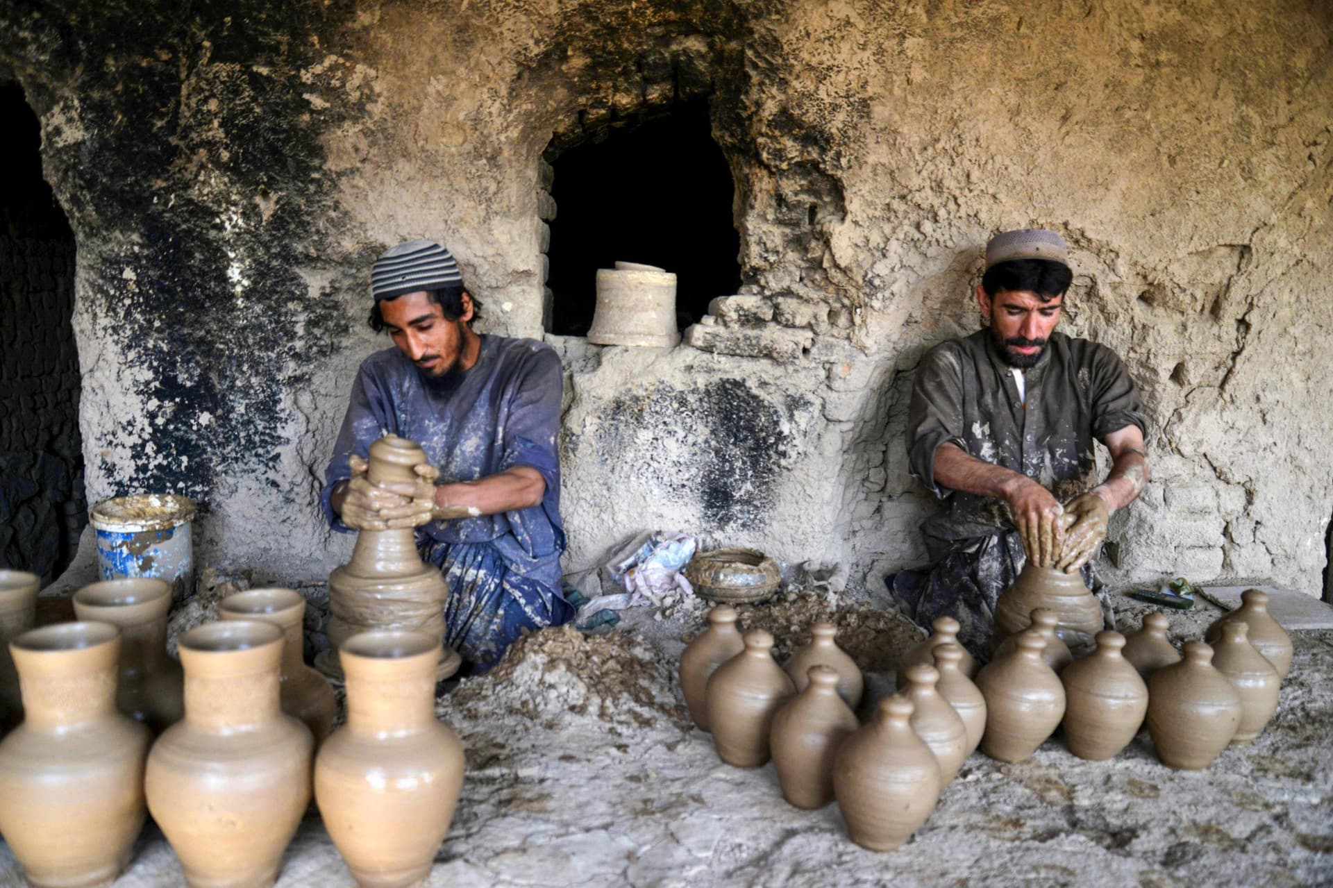 بعد ركود .. صناعة الفخار تزدهر في أفغانستان