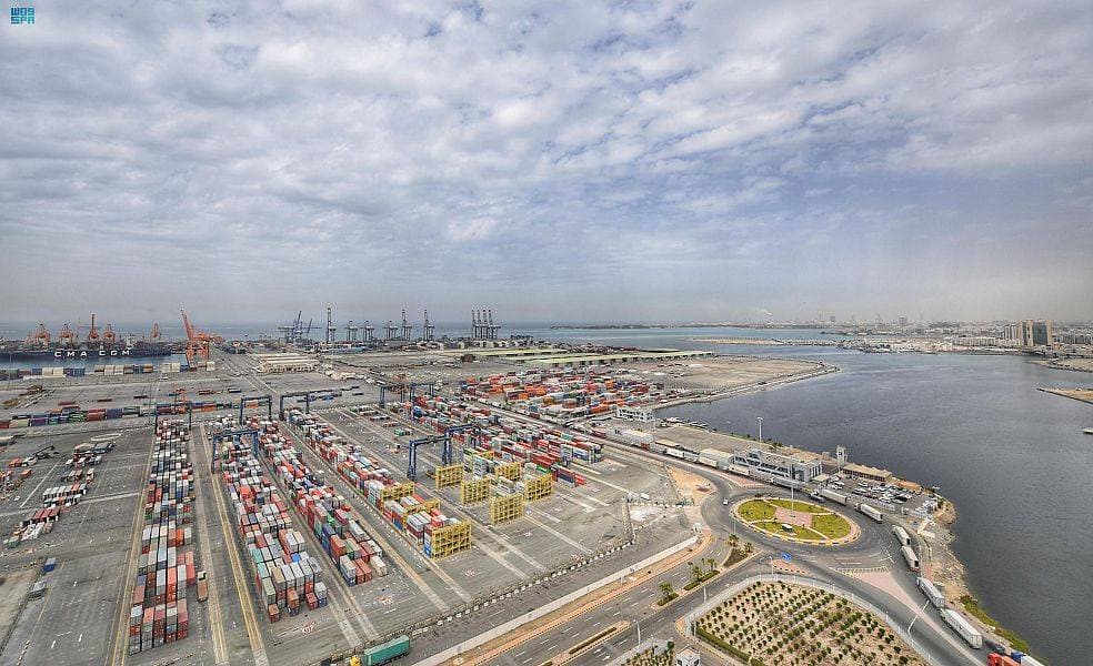 "النقل والخدمات اللوجستية" .. 73.5 ألف كيلو متر من الطرق و13 ميناء تربط السعودية بالعالم