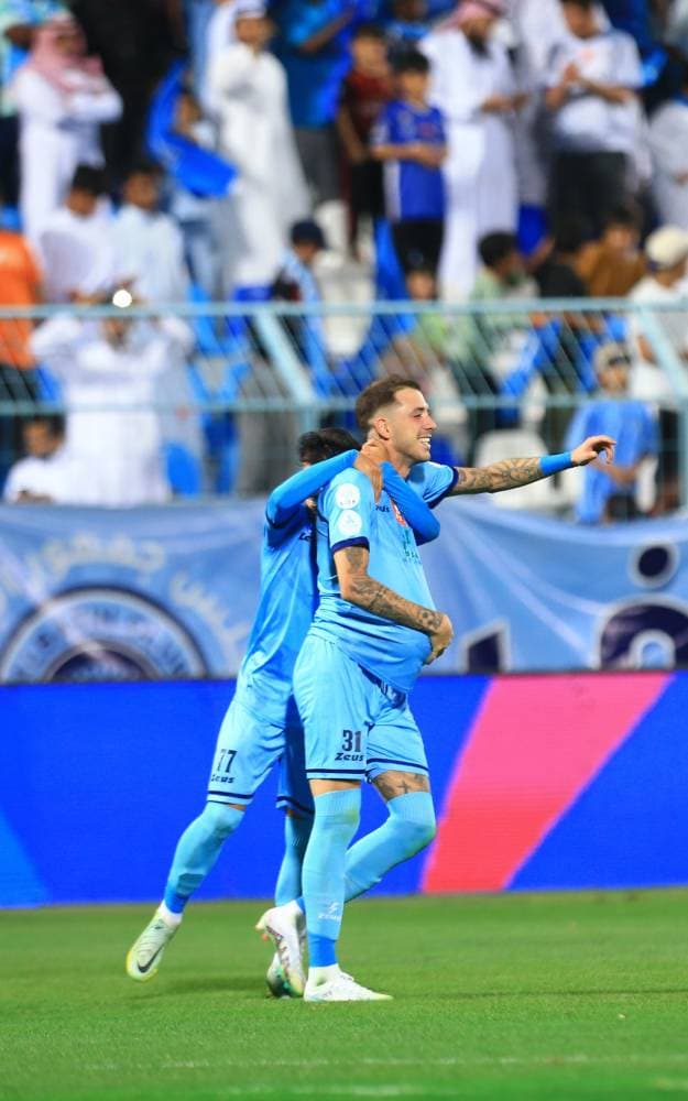 لوبيز محتفلا بالهدف الرابع. مركز الباطن الإعلامي