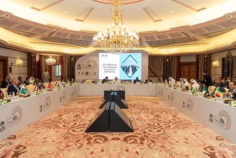 جانب من اجتماع مجالس مجموعة البنك الإسلامي للتنمية في جدة، أمس. 