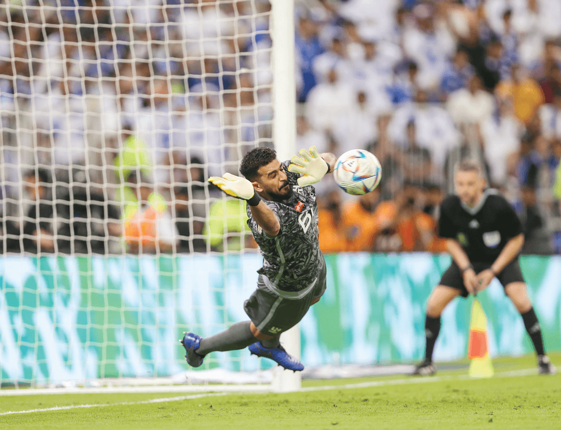 ولي العهد يتوج فريق الهلال بكأس خادم الحرمين الشريفين