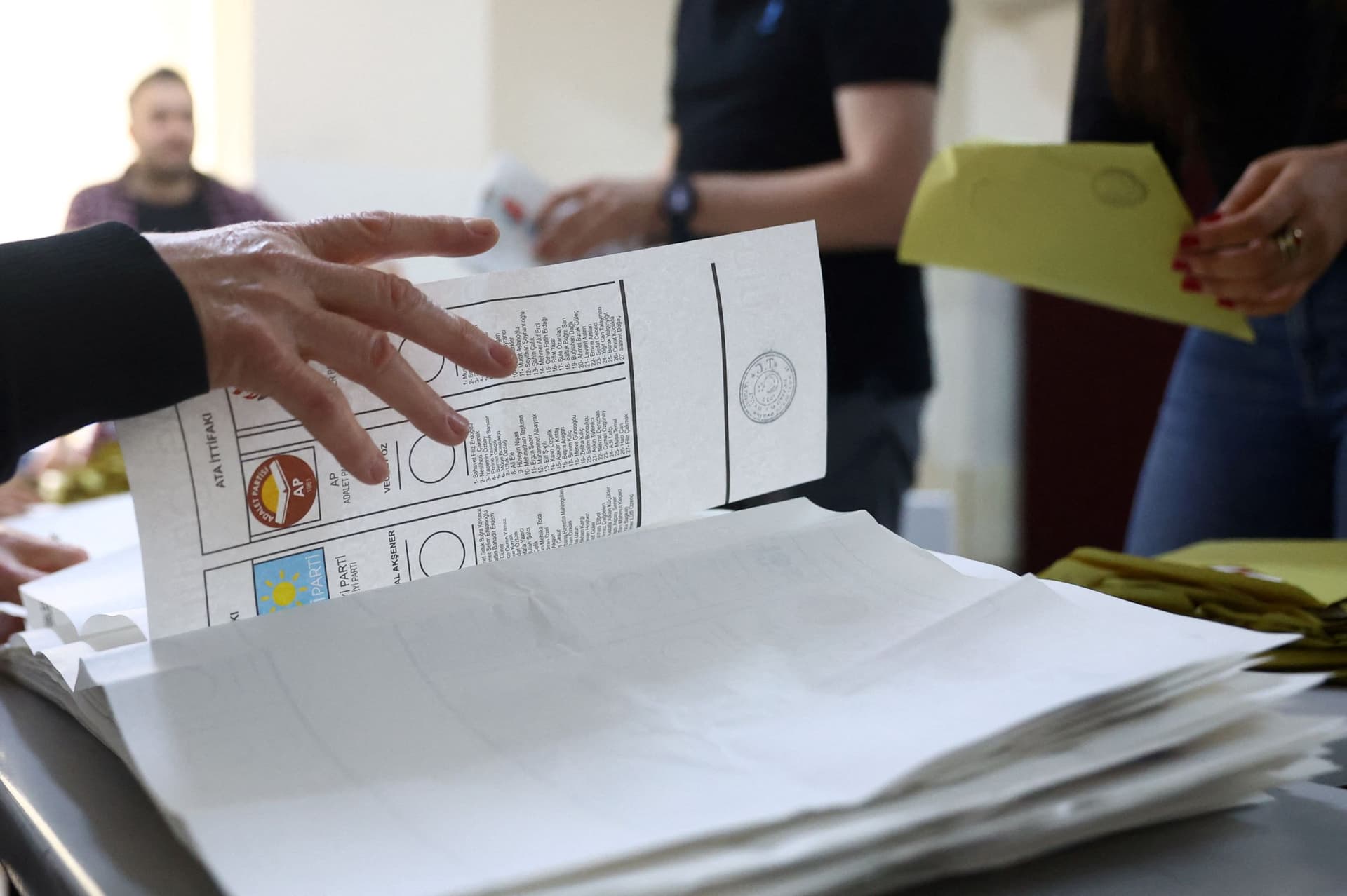 النتائج الأولية تظهر تقدم أردوغان على منافسه في الانتخابات التركية