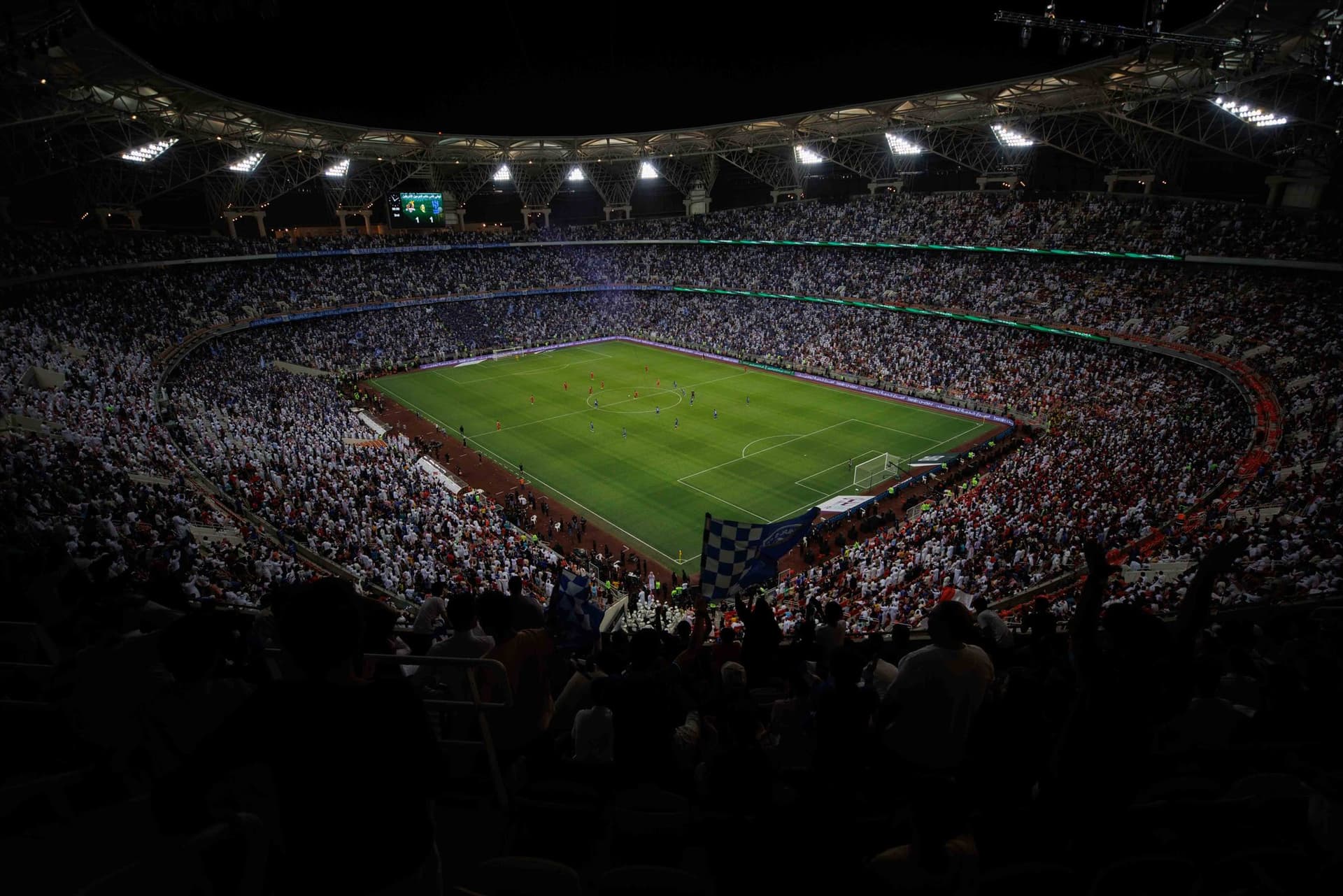 تمكين الأندية من تأسيس الشركات وتملك العقارات .. وتحديد حصة المستثمر الأجنبي