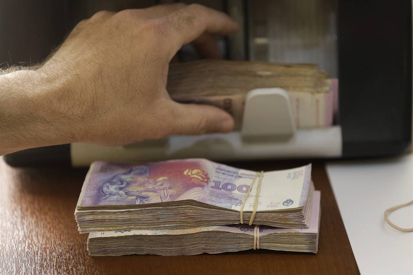 الأرجنتين تتأهب لرفع الفائدة 600 نقطة أساس مع خروج التضخم عن السيطرة