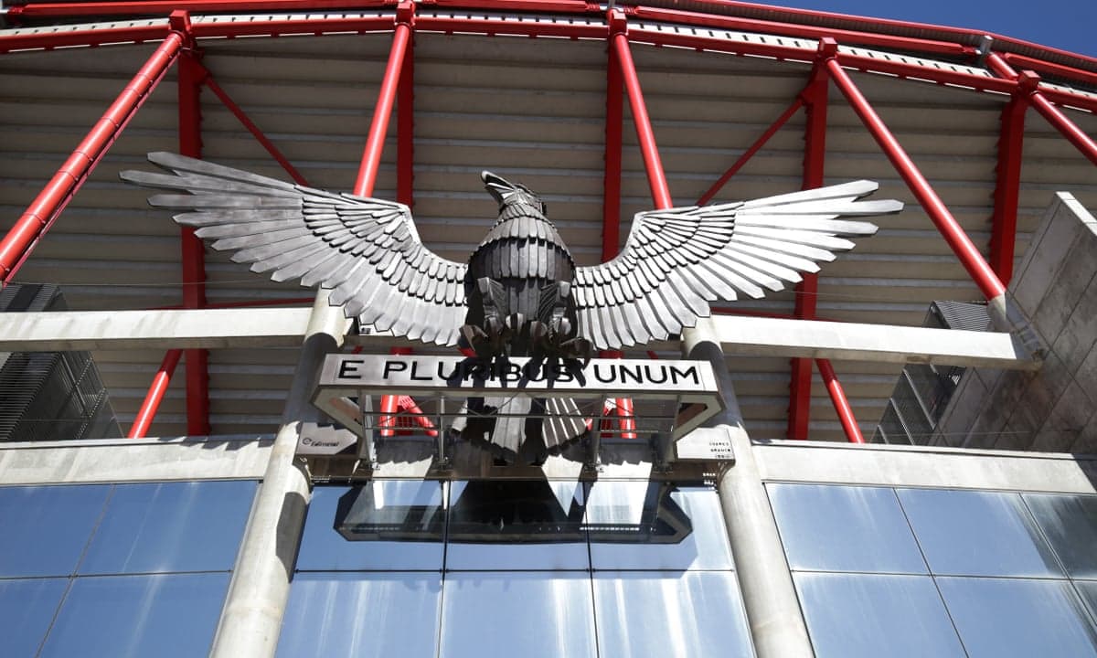 التحقيق يأتي بشأن مدفوعات غير قانونية بقيمة 58 مليون يورو على صلة بصفقات انتقال لاعبي كرة القدم