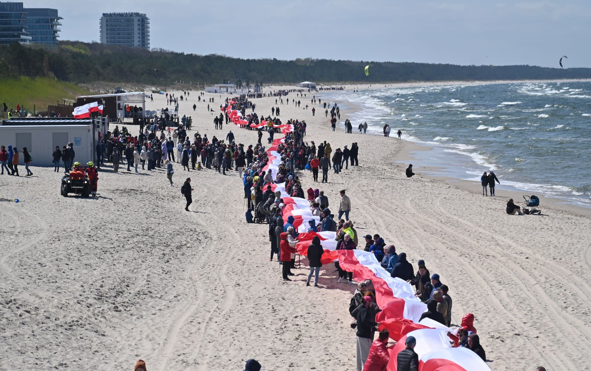 أطول علم في بولندا يمتد 2.5 كيلومتر