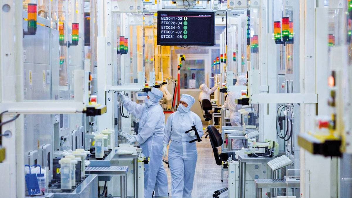 وسط منافسة أمريكية وصينية .. توجه أوروبي جديد لتطوير صناعات المستقبل