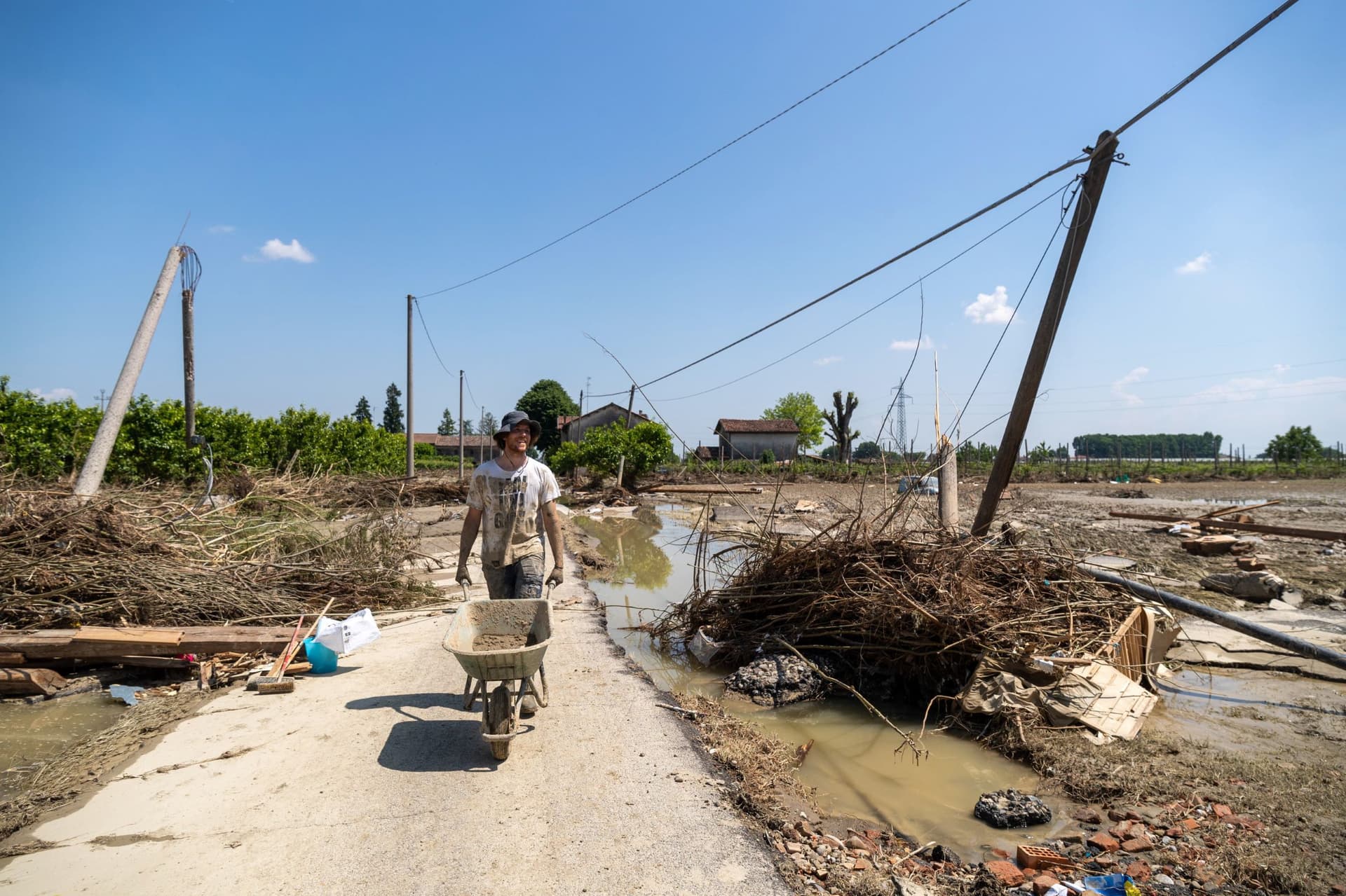 إيطاليا تخصص أكثر من ملياري يورو للمناطق المتضررة من الفيضانات
