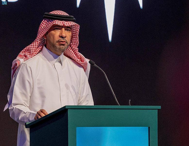 ماجد الحقيل وزير الإسكان متحدثاً خلال مؤتمر الإسكان والتمويل العقاري. 