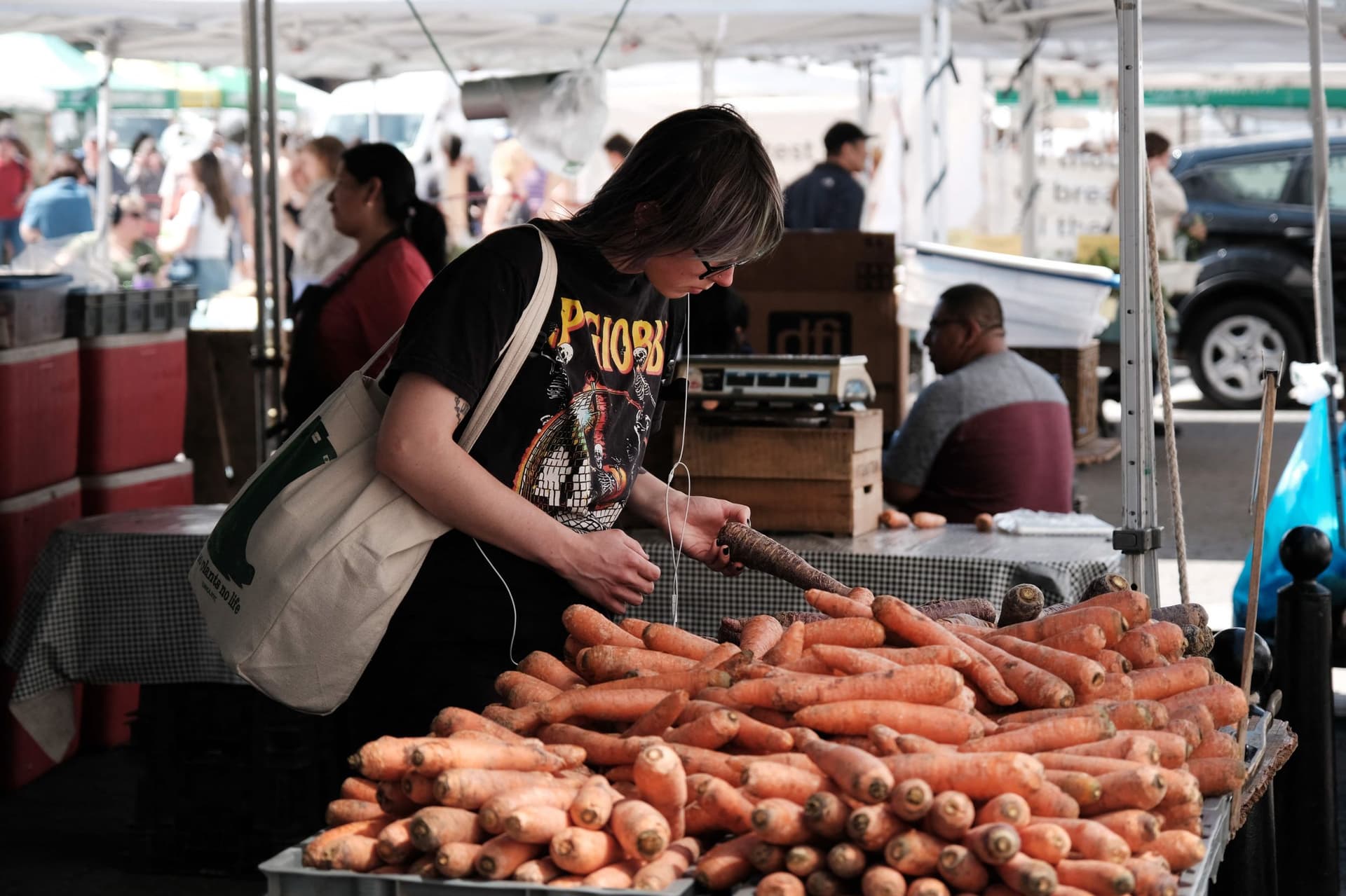 ارتفاع الإنفاق الاستهلاكي الأمريكي في أبريل .. ومؤشرات رفع الفائدة تتزايد