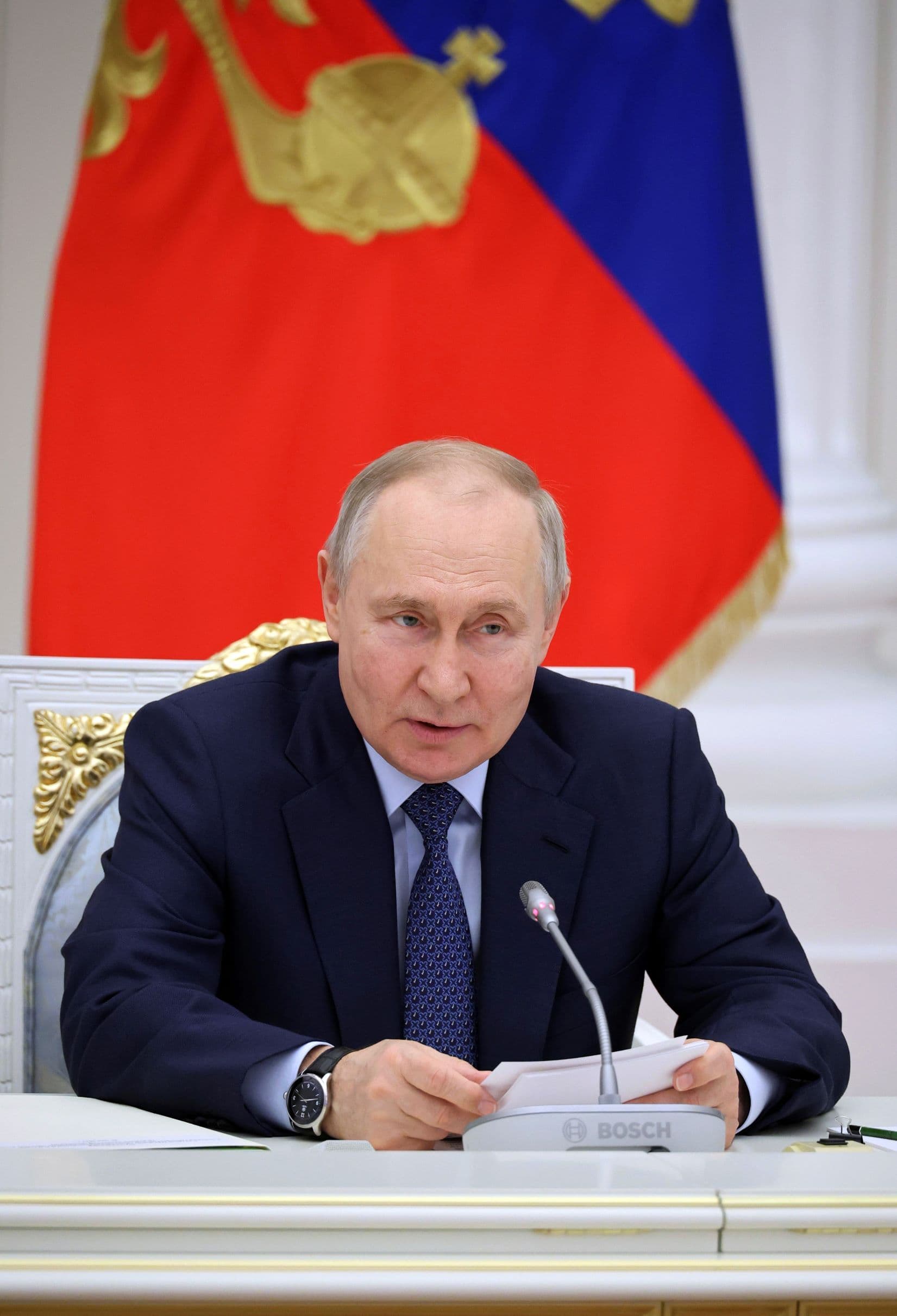 رغم العقوبات .. بوتين يتوقع مستقبلا جيدا للاقتصاد الروسي