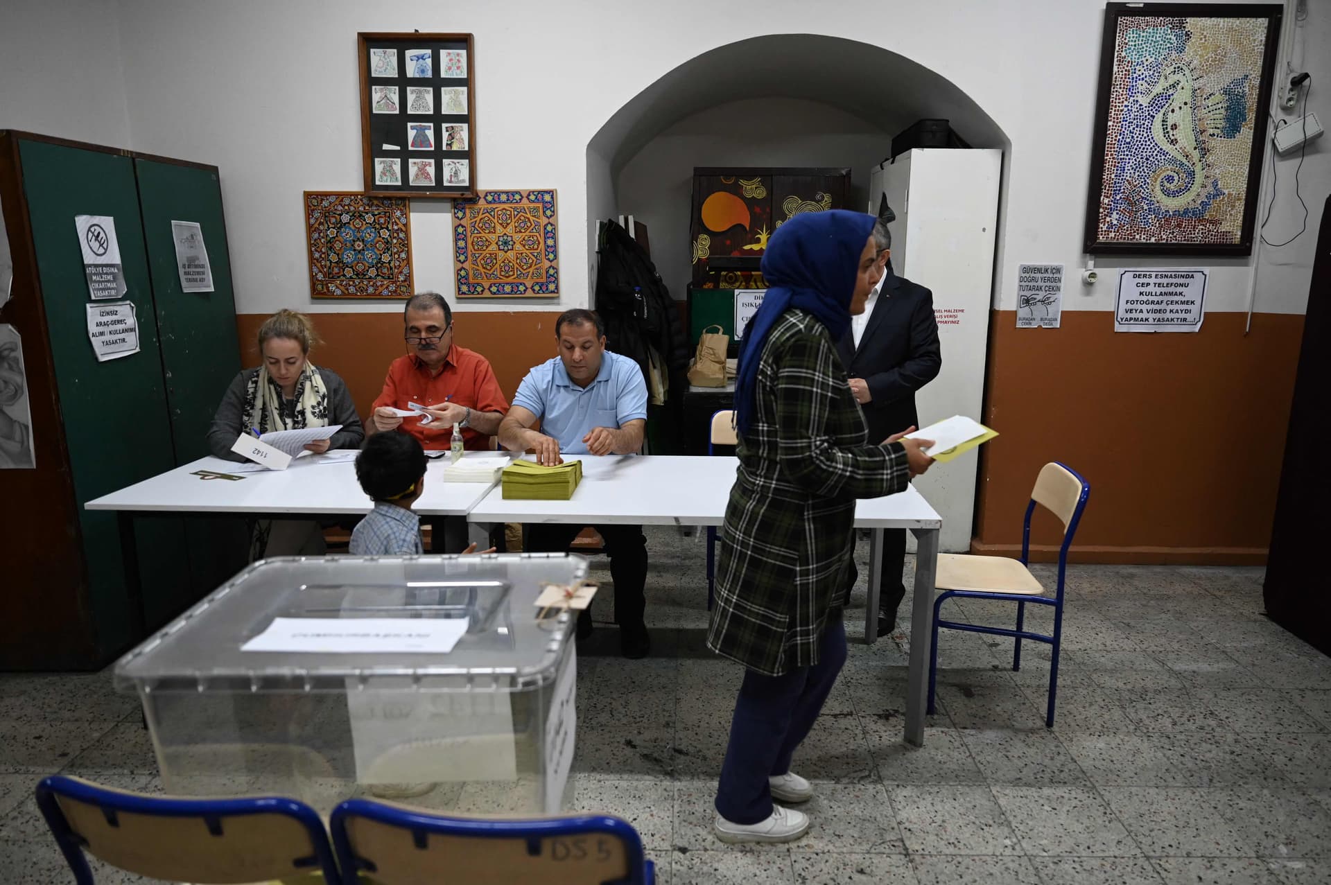 بدء التصويت في جولة الإعادة للانتخابات الرئاسية في تركيا 