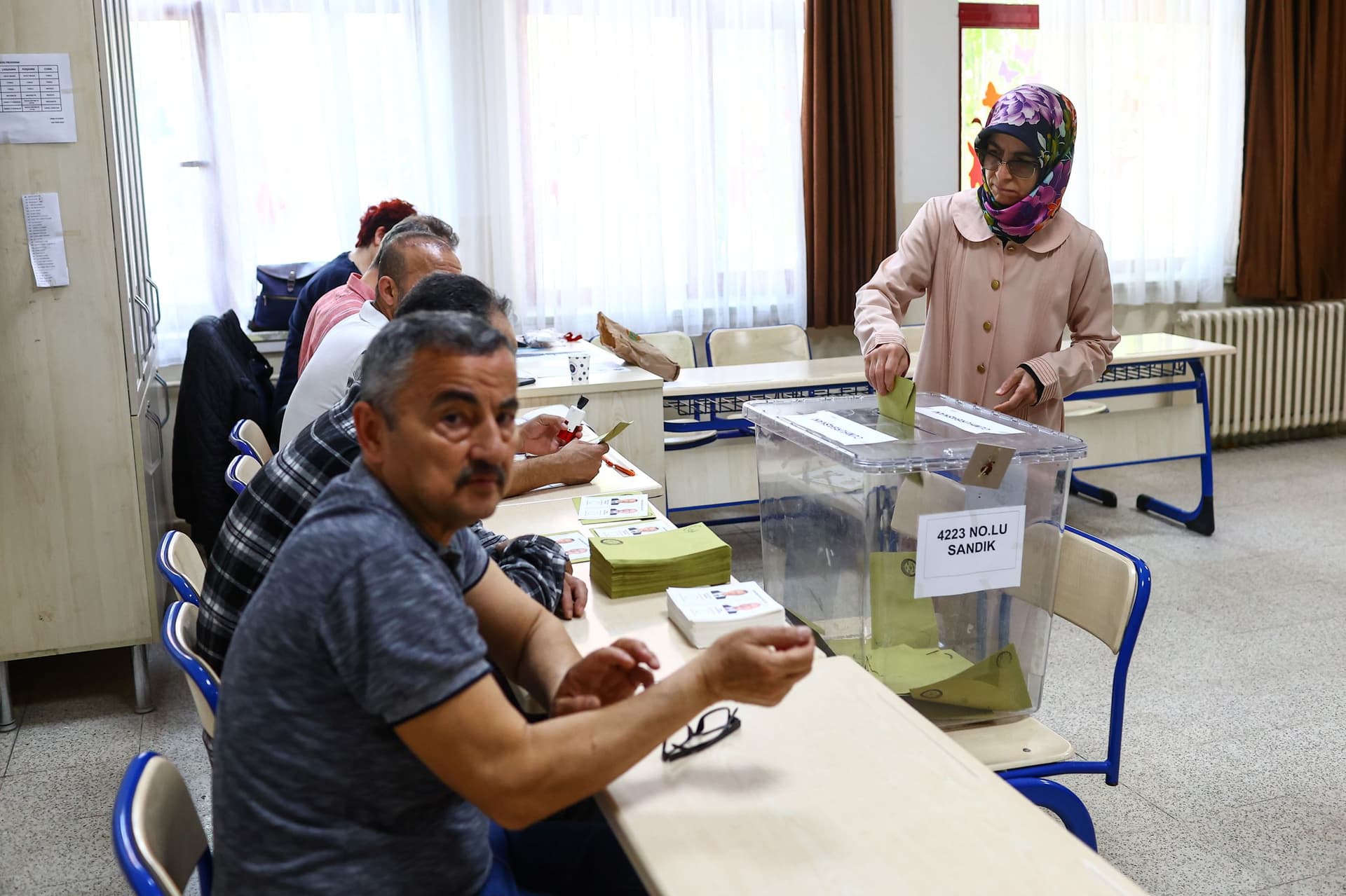 الأتراك يصوتون في جولة الإعادة لانتخابات الرئاسة