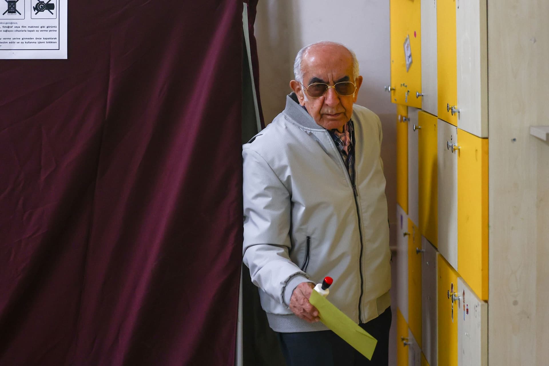 الأتراك يصوتون في جولة الإعادة لانتخابات الرئاسة