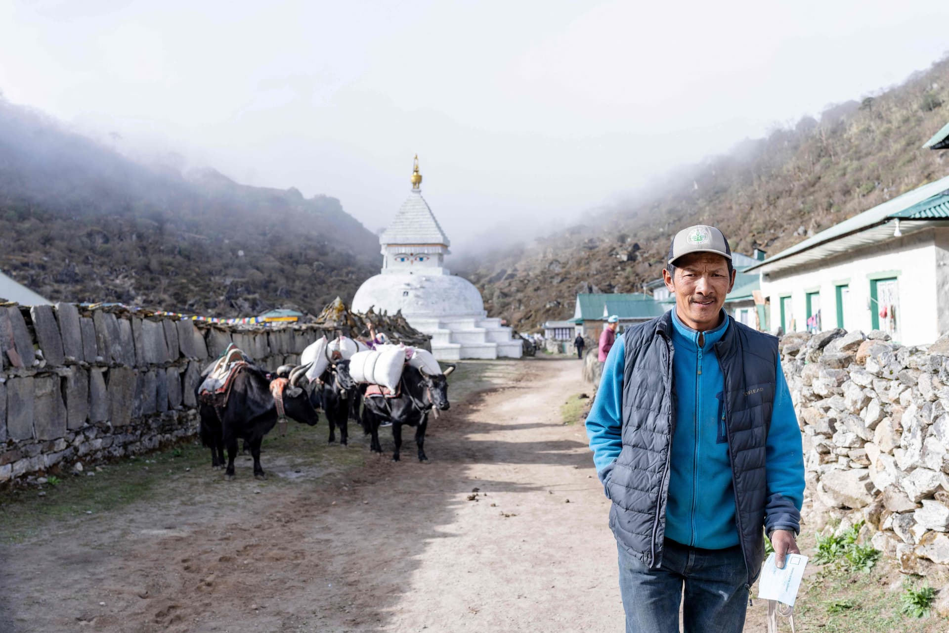 إيفرست .. مورد أساسي للنيبال بعد 70 عاما على غزو "سقف العالم" 