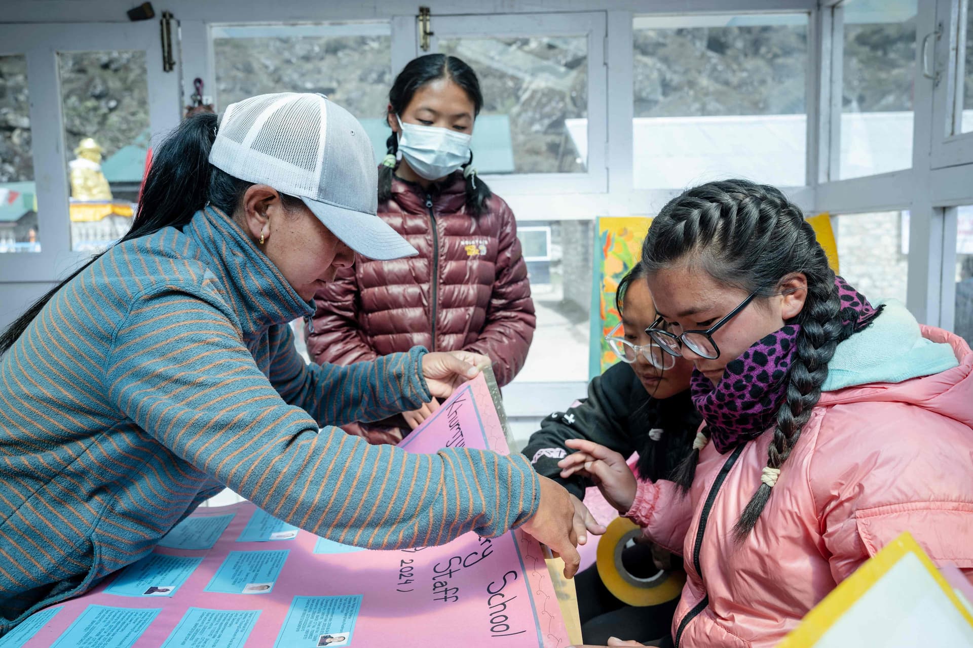 إيفرست .. مورد أساسي للنيبال بعد 70 عاما على غزو "سقف العالم" 